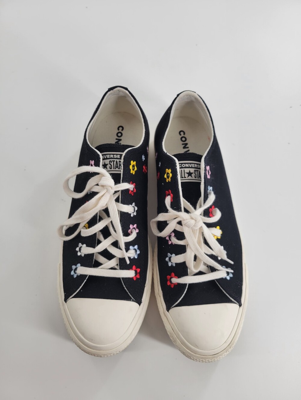 Converse  Black Canvas Low Top Sneakers with Multicolor Floral Embroidery Size 9